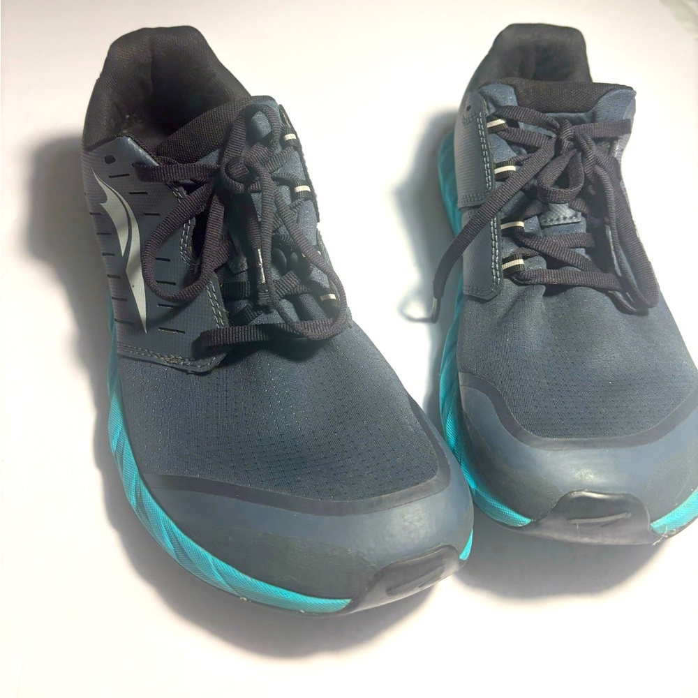 Altra Superior 5 Trail  foot shape lace up running sneakers gray / teal size 7